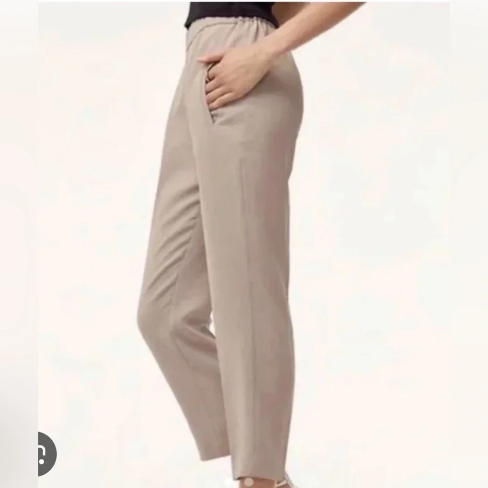 Aritzia Wilfred Darontal Cropped Taupe Trouser Pants Women's Size 2
